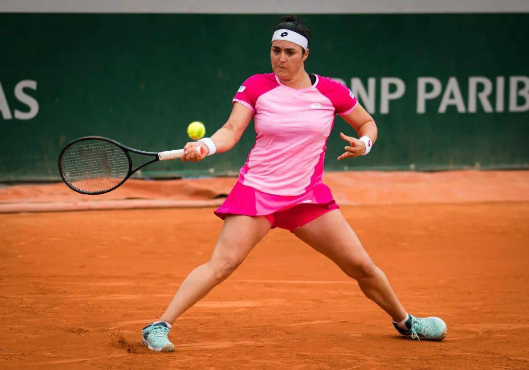 穆古鲁扎与50激战中国队分钟,最后时刻胜出胜负难料!,塔图姆焦点对战观众掌声雷动的简单介绍