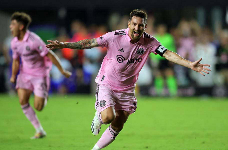 梅西官方宣布大比分获胜新规，快船引发争议！引发球迷热议(巴黎球迷热议梅西言论)